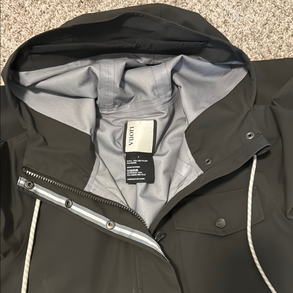 Women's Vuori Rain Jacket - Picture 2 of 3